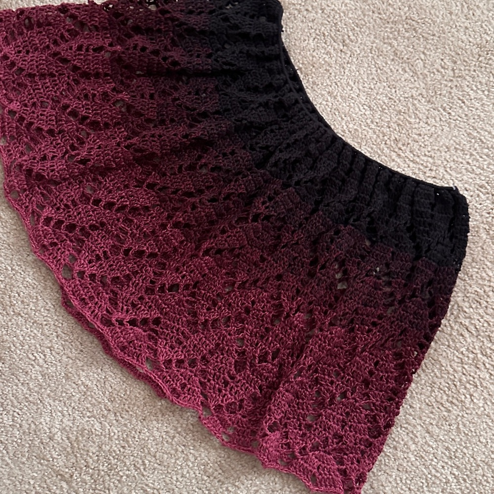 Elegant Black and Burgundy Lace Skirt - Picture 5 of 7